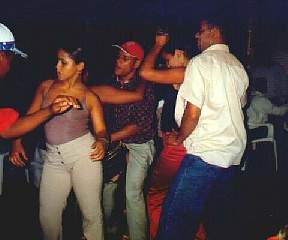 merengue sexdance: Mire como ella va a bailar! Die nchsten fotos zeigen, wie das Mdchen links im Bild abtanzt!