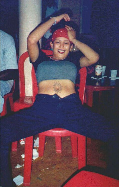 Jaquelin bailando en la silla / Dancing in a chair